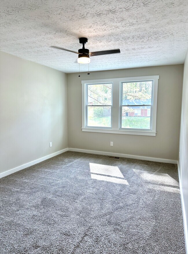 Foto del edificio - 4930 Farmstead Ct NE