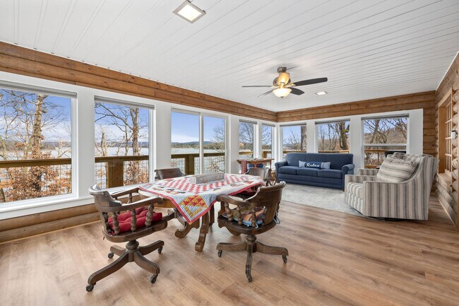 Building Photo - 19412 Pinecrest Ln