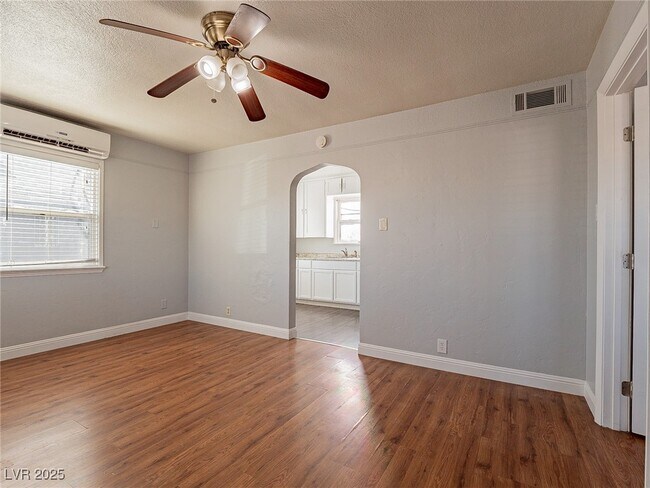 Foto del edificio - 329 N 8th St