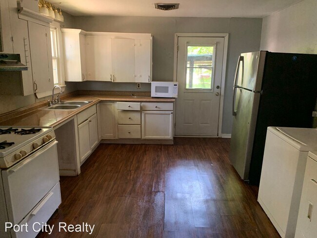 Foto del edificio - 3 br, 1 bath House - 2345 Foster Street