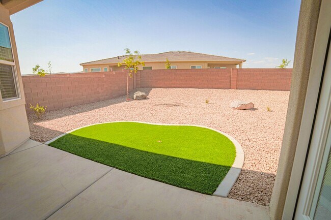 Building Photo - New Townhome in Hurricane
