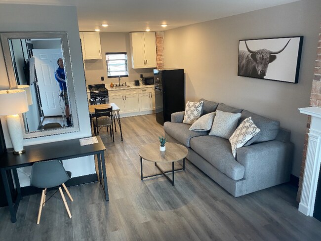 Foto del edificio - 452 Fairwood Ave