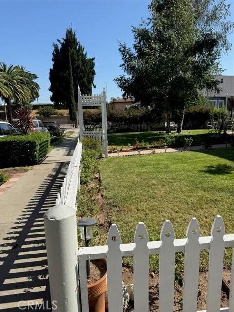 Foto del edificio - 433 Martelo Ave