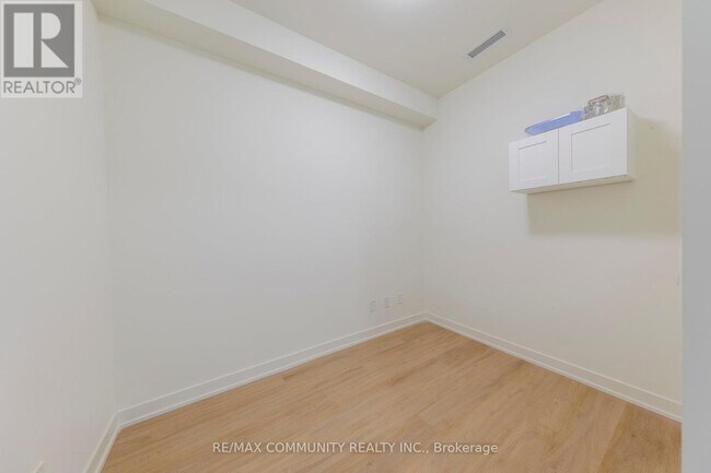 Building Photo - 10 Deerlick Ct
