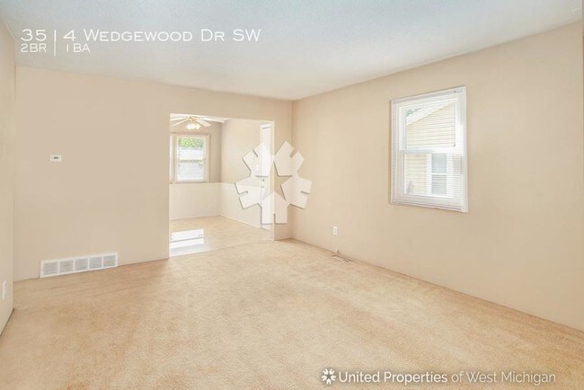 Building Photo - 3514 Wedgewood Dr SW
