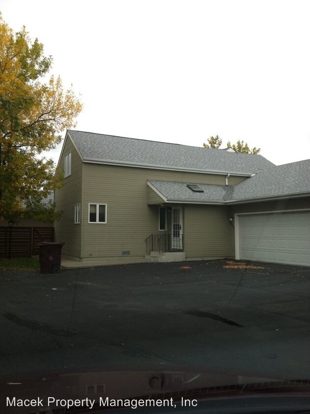 Primary Photo - 351 Lamplighter Ln