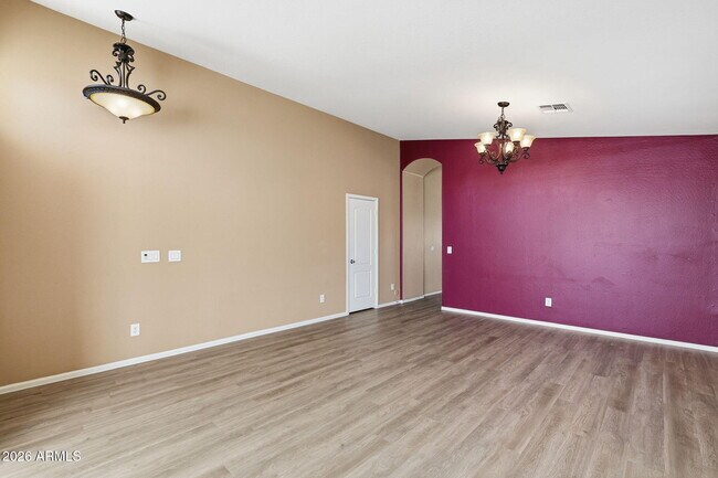 Foto del edificio - 40310 W Novak Ln