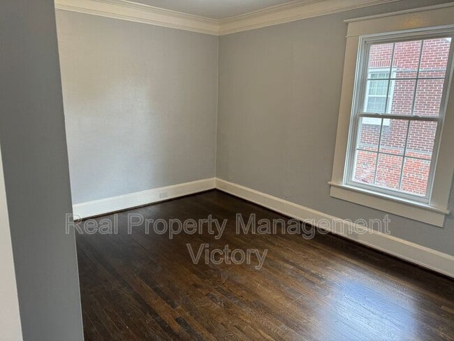 Building Photo - 910 7th St. W