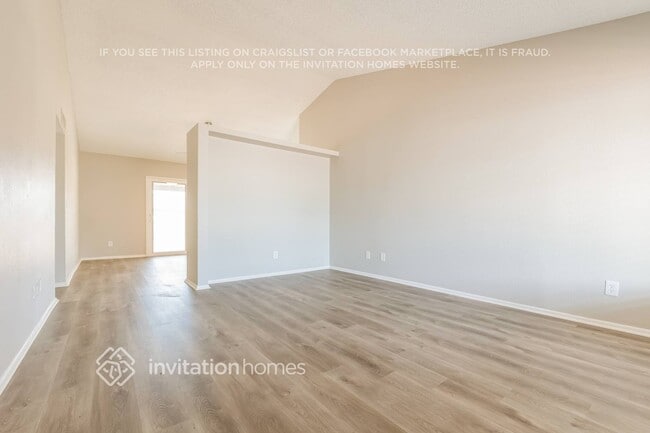 Building Photo - 2541 E Carol Ave