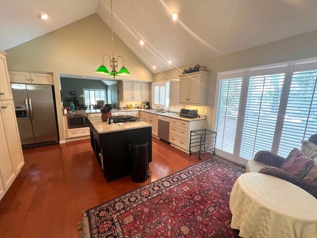 Foto del edificio - 1020 Embassy Row Way