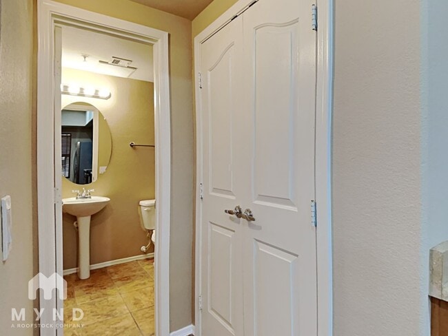 Building Photo - 2401 E Rio Salado Pky