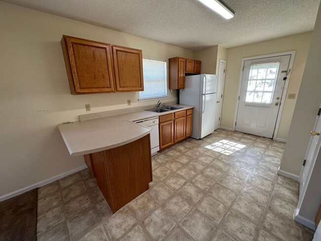 Building Photo - 801 Jessica Ln