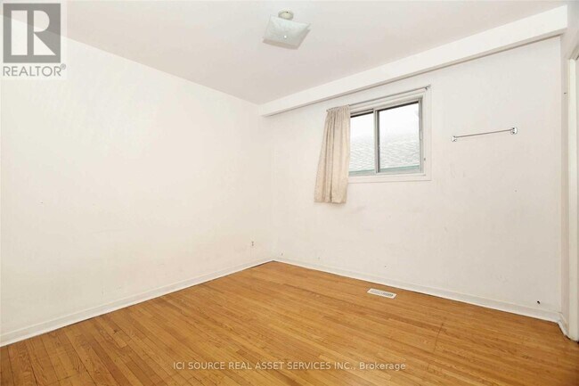 Building Photo - 117 Firgrove Crescent