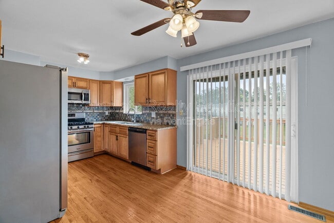 Building Photo - 12464 Glengate Dr