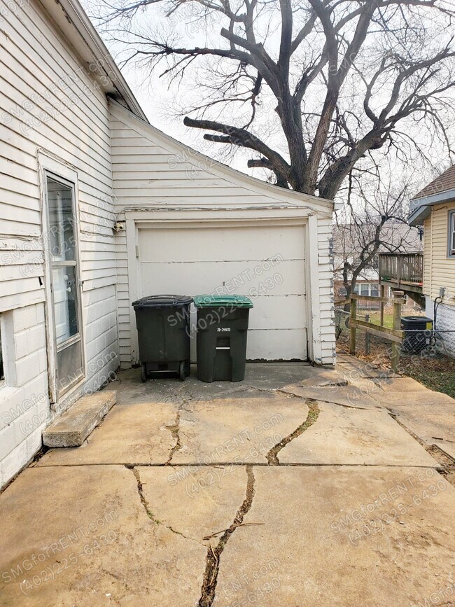 Foto del edificio - 5823 Lake St