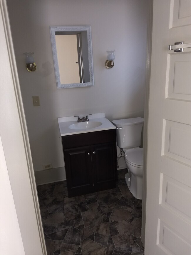 Bathroom - 124 E Bowman St