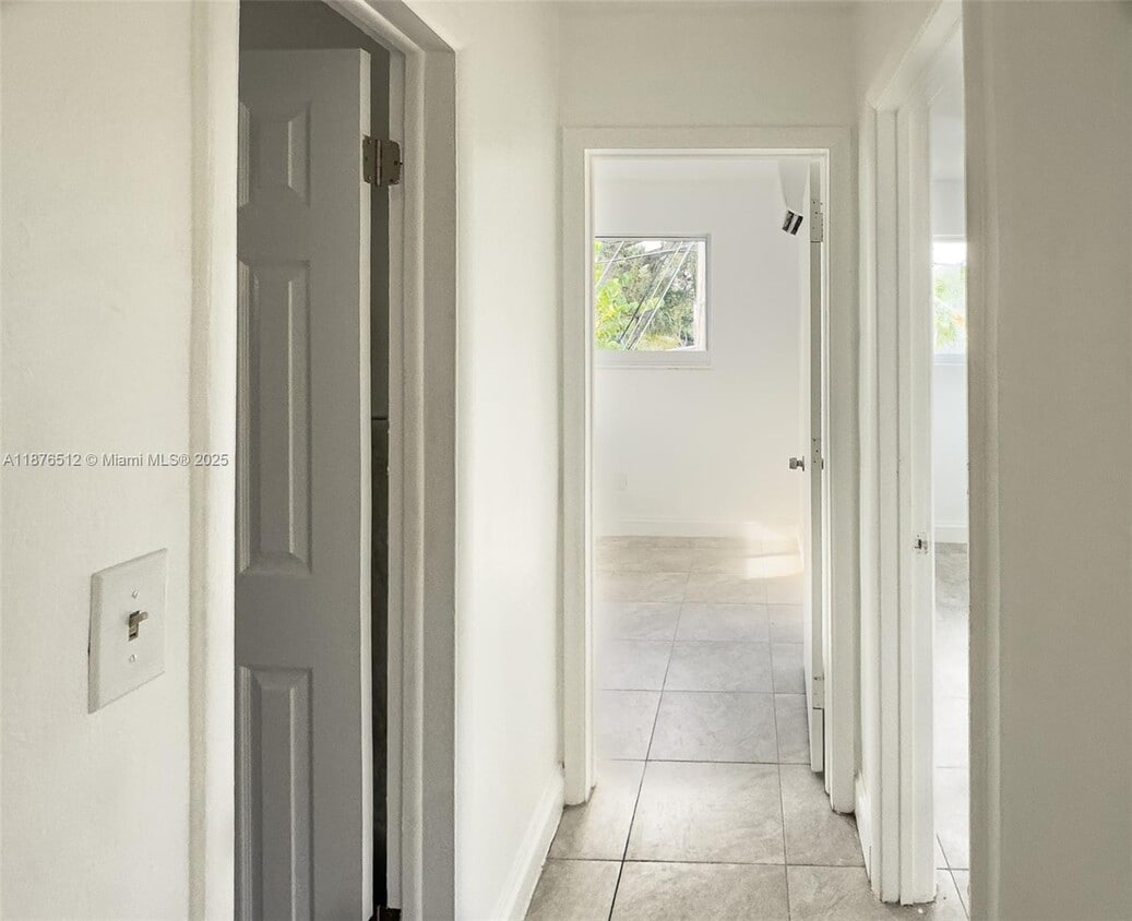 Foto del edificio - 1605 NE 126th St