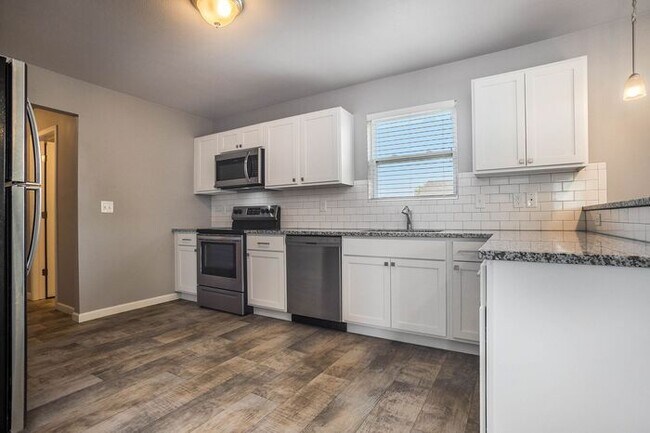 Foto del edificio - 5643 Claremount St