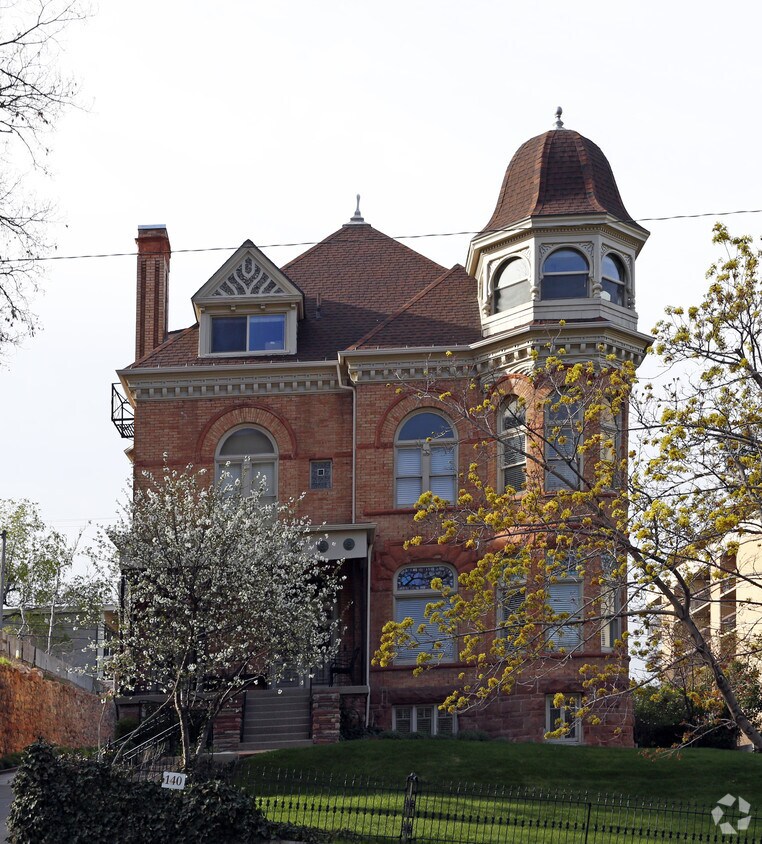 Building Photo - 140 E 2nd Ave