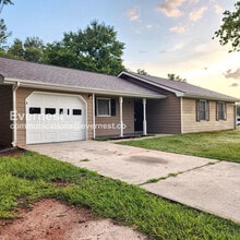 Building Photo - 680 Honey Creek Rd SE