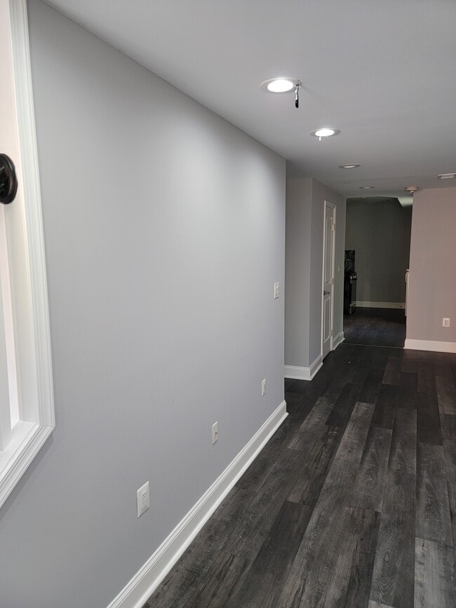 Building Photo - 1409 E Preston St