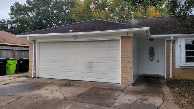 Building Photo - 4613 Sandalwood Ave