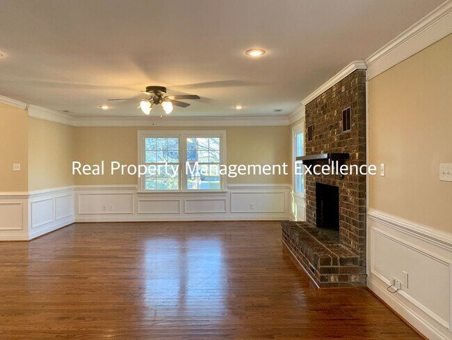 Building Photo - Impressive Residence, 4 Bed, 3.5 Bath w/2 ...