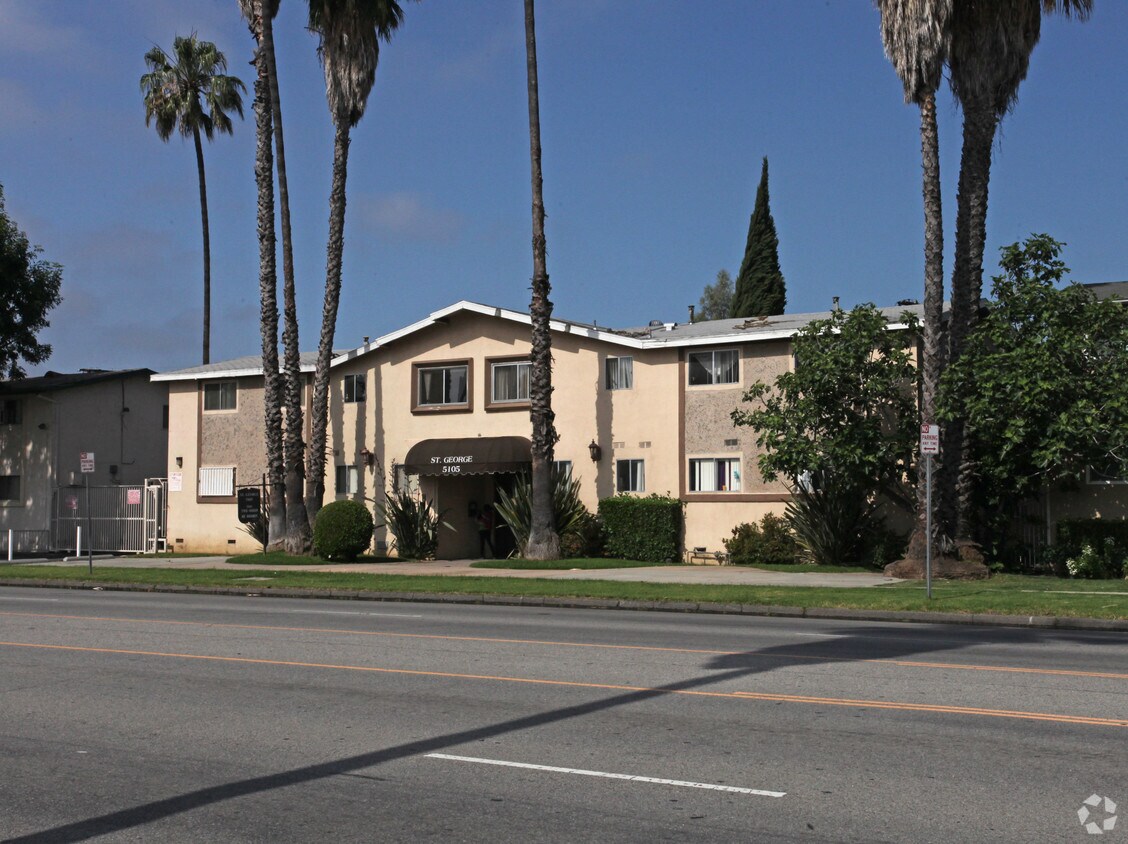 Foto del edificio - 5105 Woodman Ave