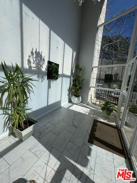 Foto del edificio - 12205 Gorham Ave