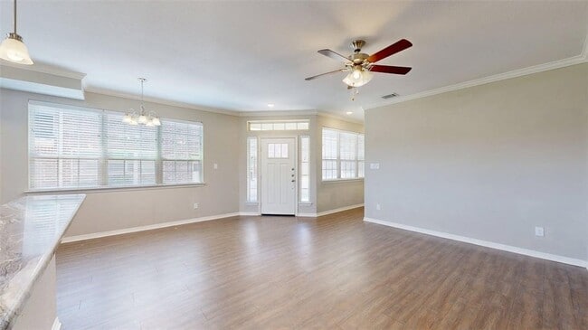 Foto del edificio - 2011 Harvey Mitchell Pkwy S