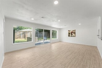 Building Photo - 5010 W 43rd St