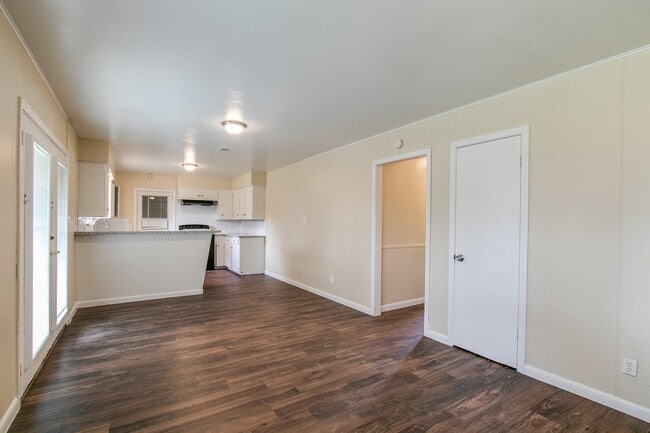 Building Photo - 5755 Oakham St