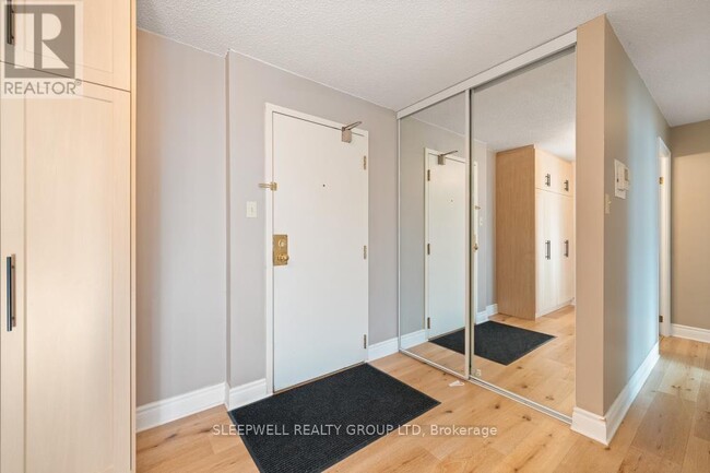 Photo du bâtiment - 201-201 Laurier Ave E