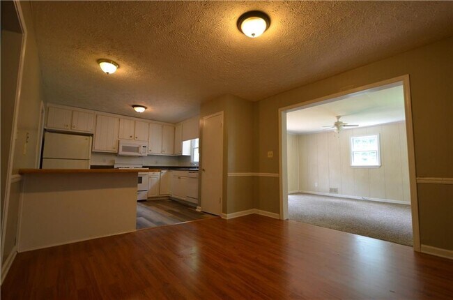 Building Photo - 1156 Justice Dr