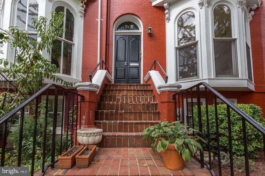 Primary Photo - 1305 Corcoran St NW