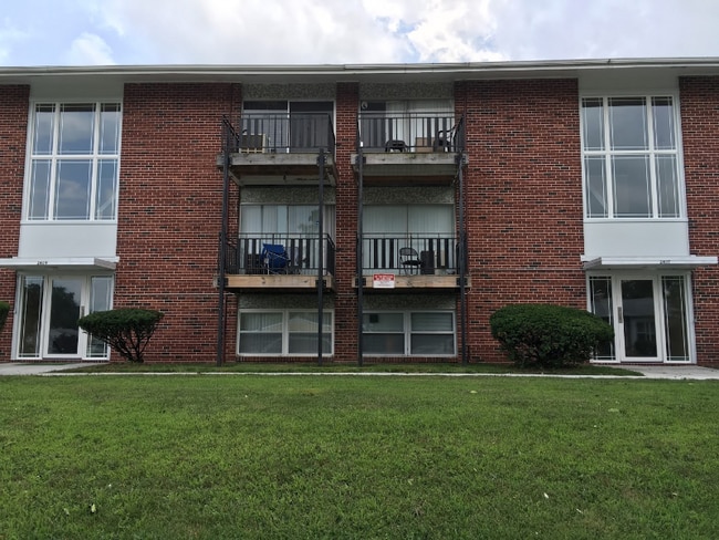 Building Photo - 6226 Laurelton Ave