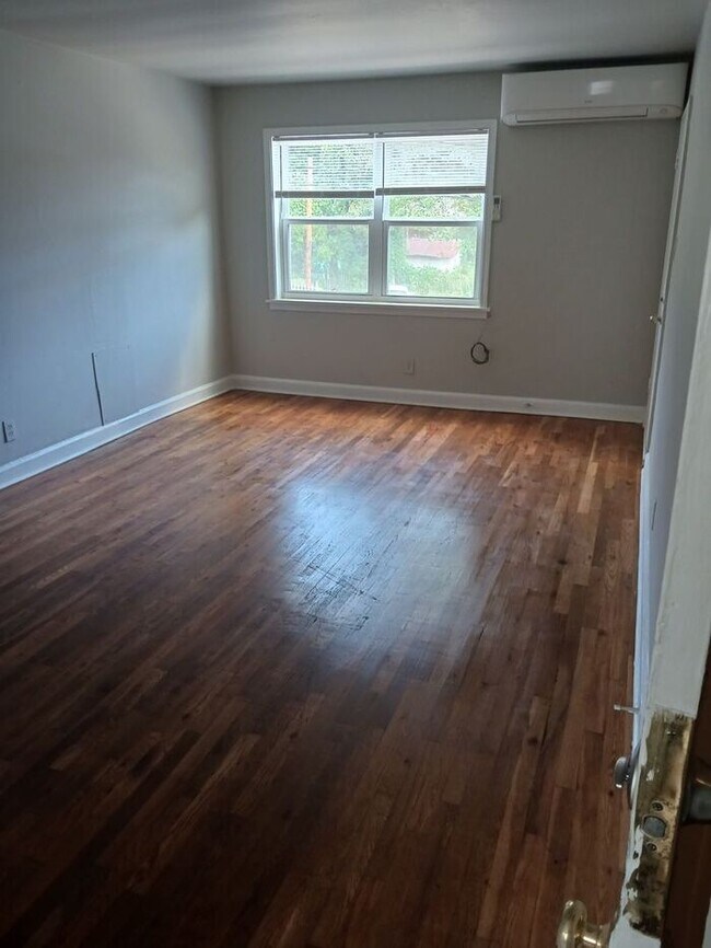 Foto del edificio - Awesome Studio Apartment at Seminole Avenu...