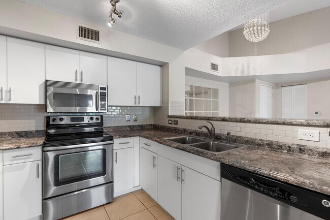 Foto del edificio - 4828 N State Rd 7
