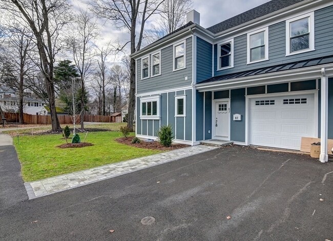 Building Photo - 67 Hollis Ave