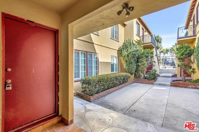 Foto del edificio - 3559 Sawtelle Blvd