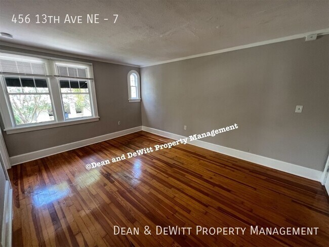 Foto del edificio - 456 13th Ave NE