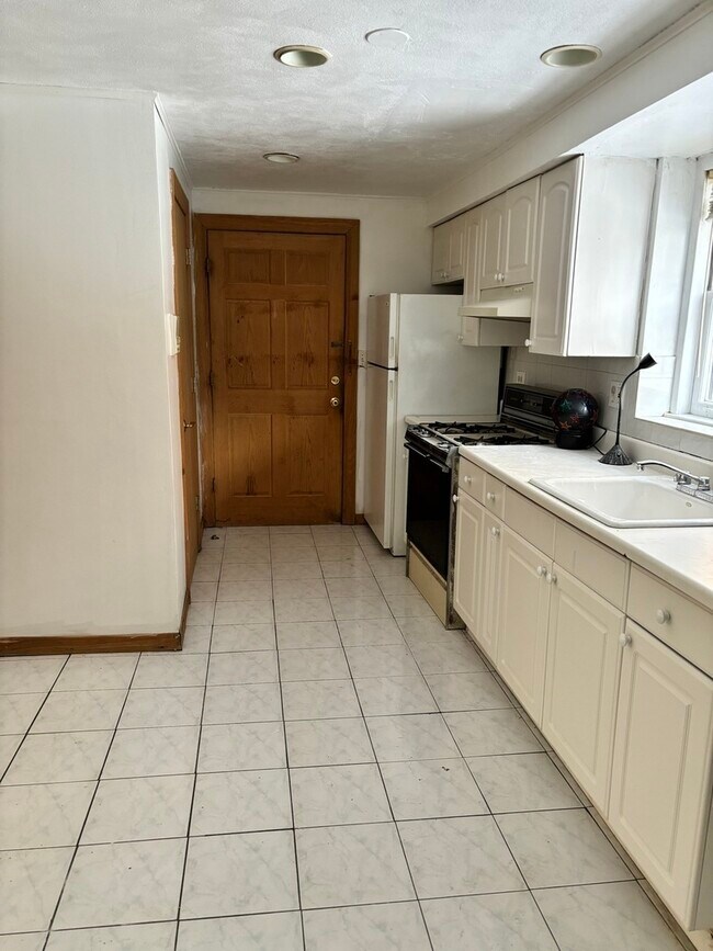 3341 W Pratt Ave, Lincolnwood, IL 60712 House Rental in Lincolnwood