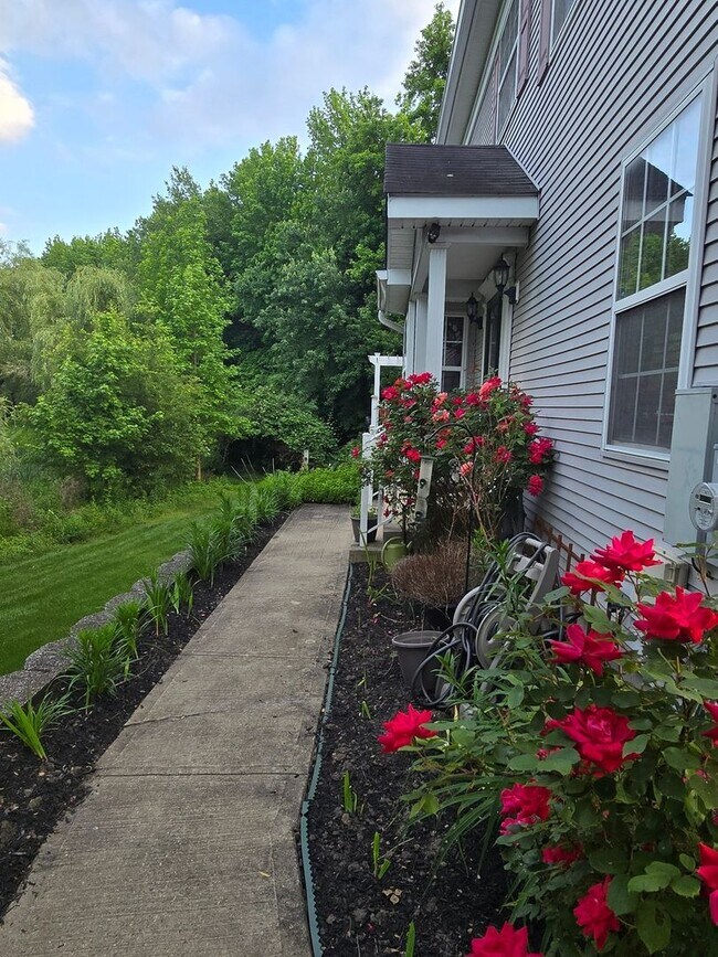 Building Photo - 3 Bedroom Single Family Home in Lawrence T...