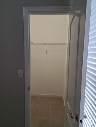 Building Photo - 265 Oxmoor Pl