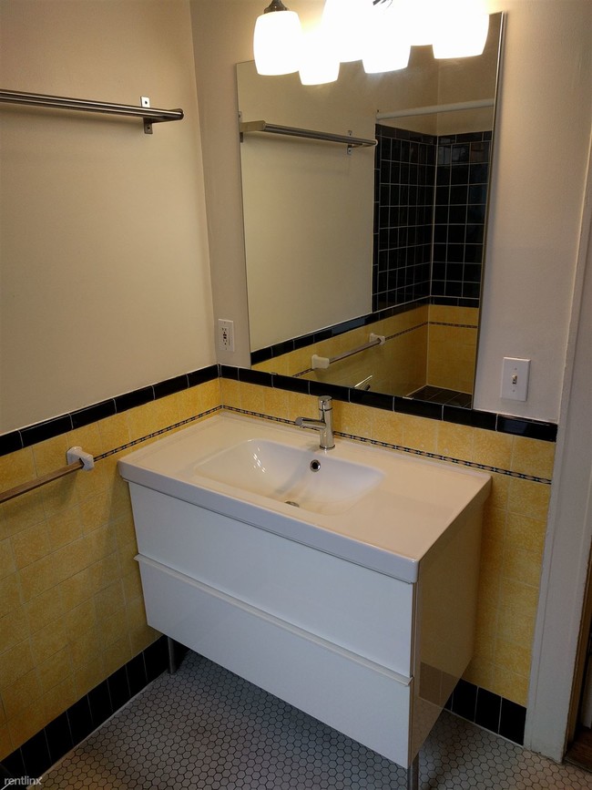 Building Photo - 480 E 300 S
