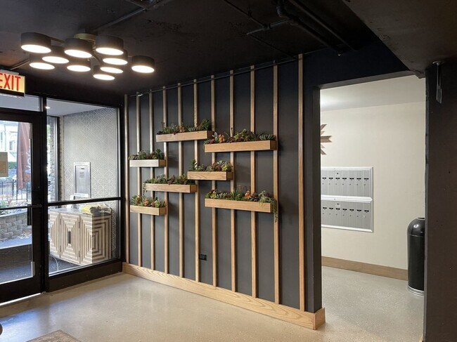 Foto del edificio - 525 W Oakdale Ave