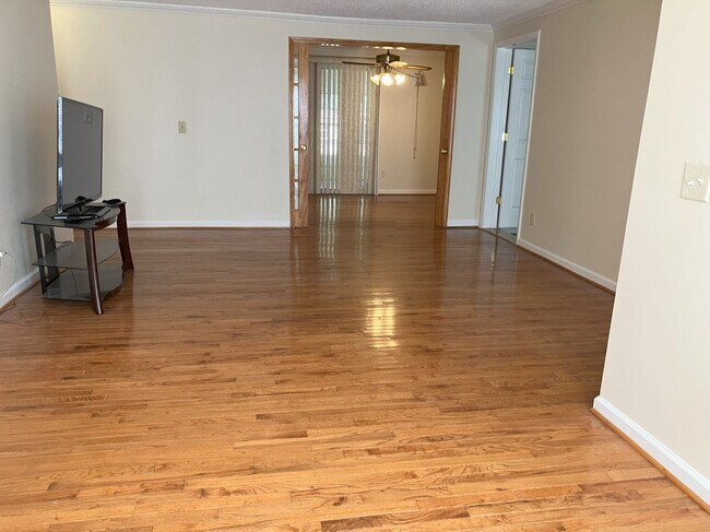 Building Photo - 577 Virginia Ave