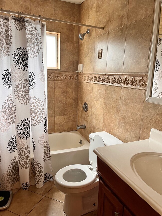 Foto del edificio - 117 Johnson Ave