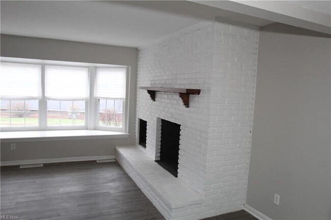 Building Photo - 6910 Carriage Hill Dr