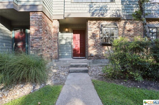 Foto del edificio - 7122 Wood Hollow Dr